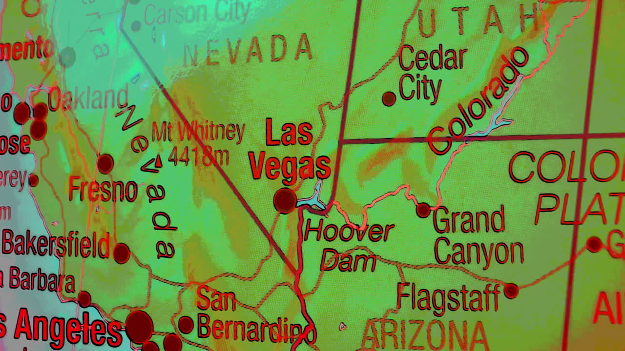 Vista de cerca de un mapa que muestra el Oeste de Estados Unidos, incluyendo ciudades como Las Vegas y Los Ángeles
