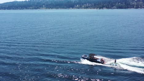 Riding-the-Waves-on-Shuswap-Lake,-Wakeboarding-Adventures-in-Blind-Bay