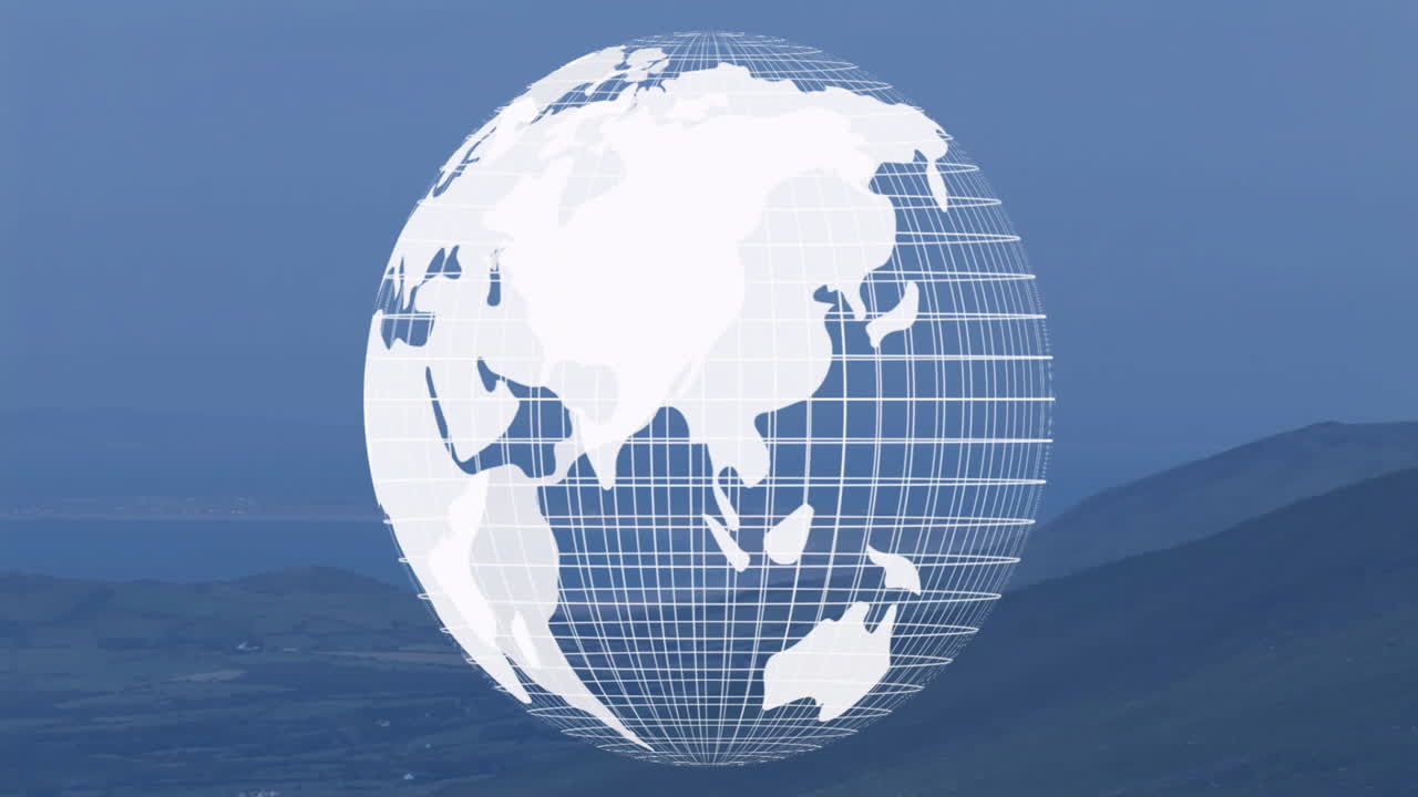 은 파란 하늘과 함께 산악 풍경 위에 회전하는 지구 애니메이션