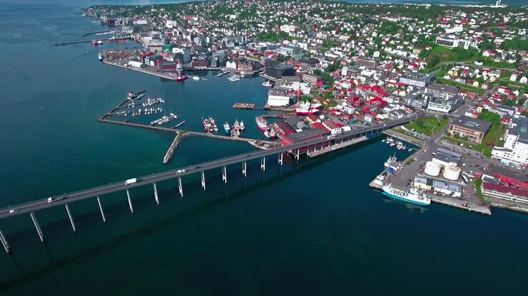 Ponte della città di Tromsø, Norvegia. Riprese aeree