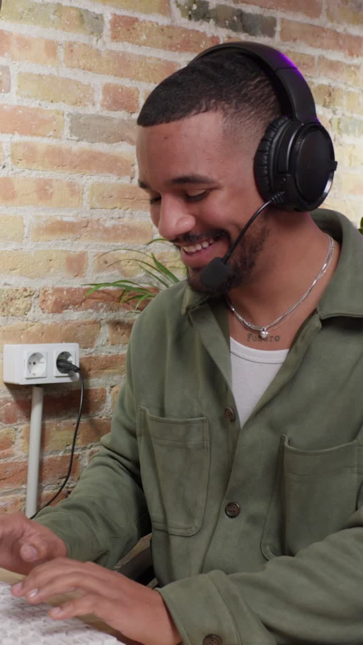 Mann med headset