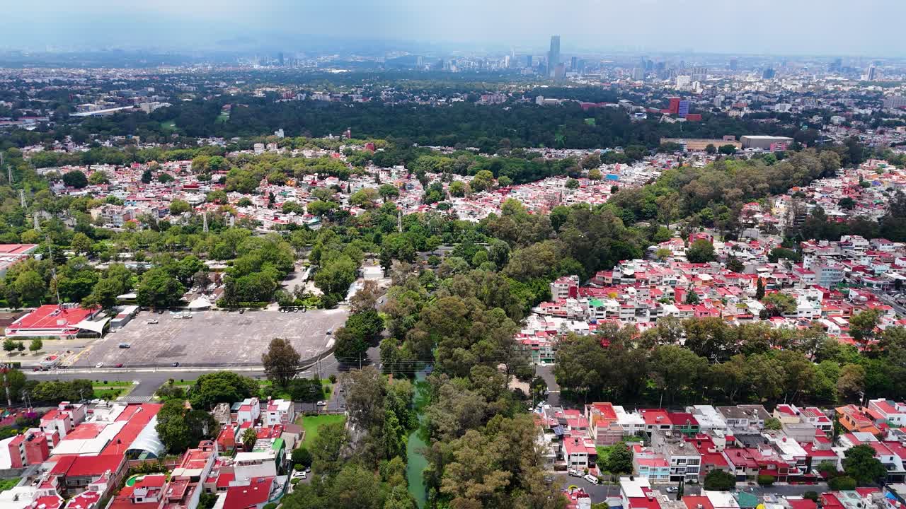 Mexico City'deki orman ve parkların havadan çekimi.