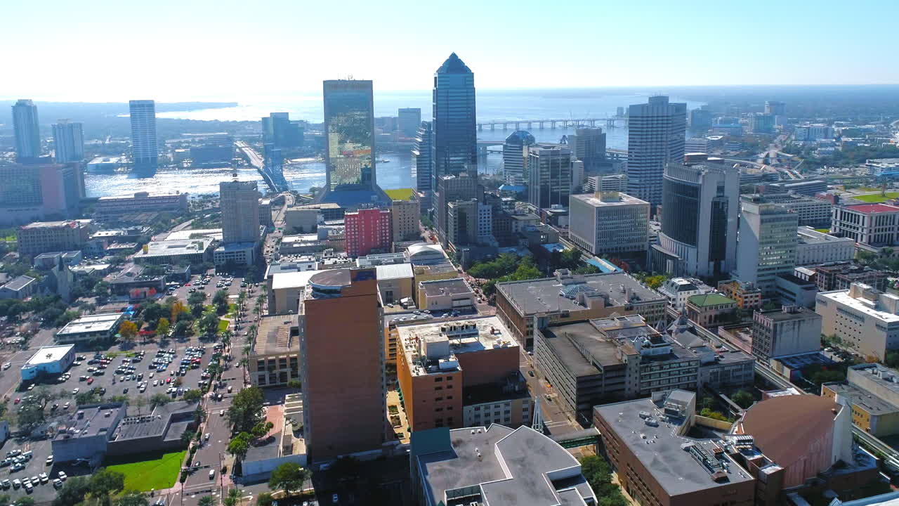 Flying towards river of Jacksonville, FL