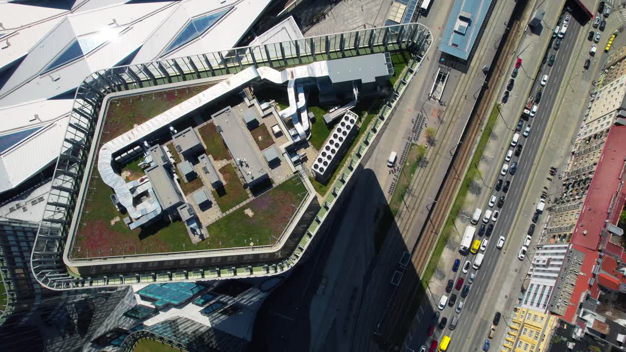 estación central de viena, vista desde arriba, el edificio del icono, vista aérea, paso aéreo de la estación principal de viena, día soleado en la ciudad de viena