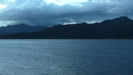 Isla-Raiatea-Al-Atardecer,-Polinesia-Francesa