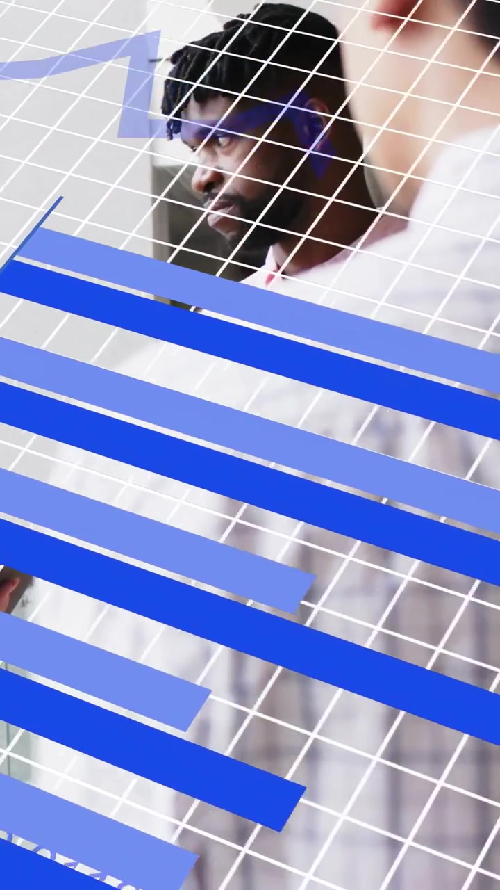 Video verticale: Uomo che cammina, generando una griglia di dati e barre che scorrono, mentre un collega controlla il telefono mostrando i KPI.