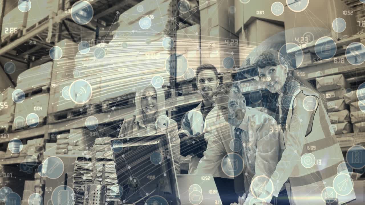 animación de redes de conexiones con iconos digitales sobre personas que usan computadoras