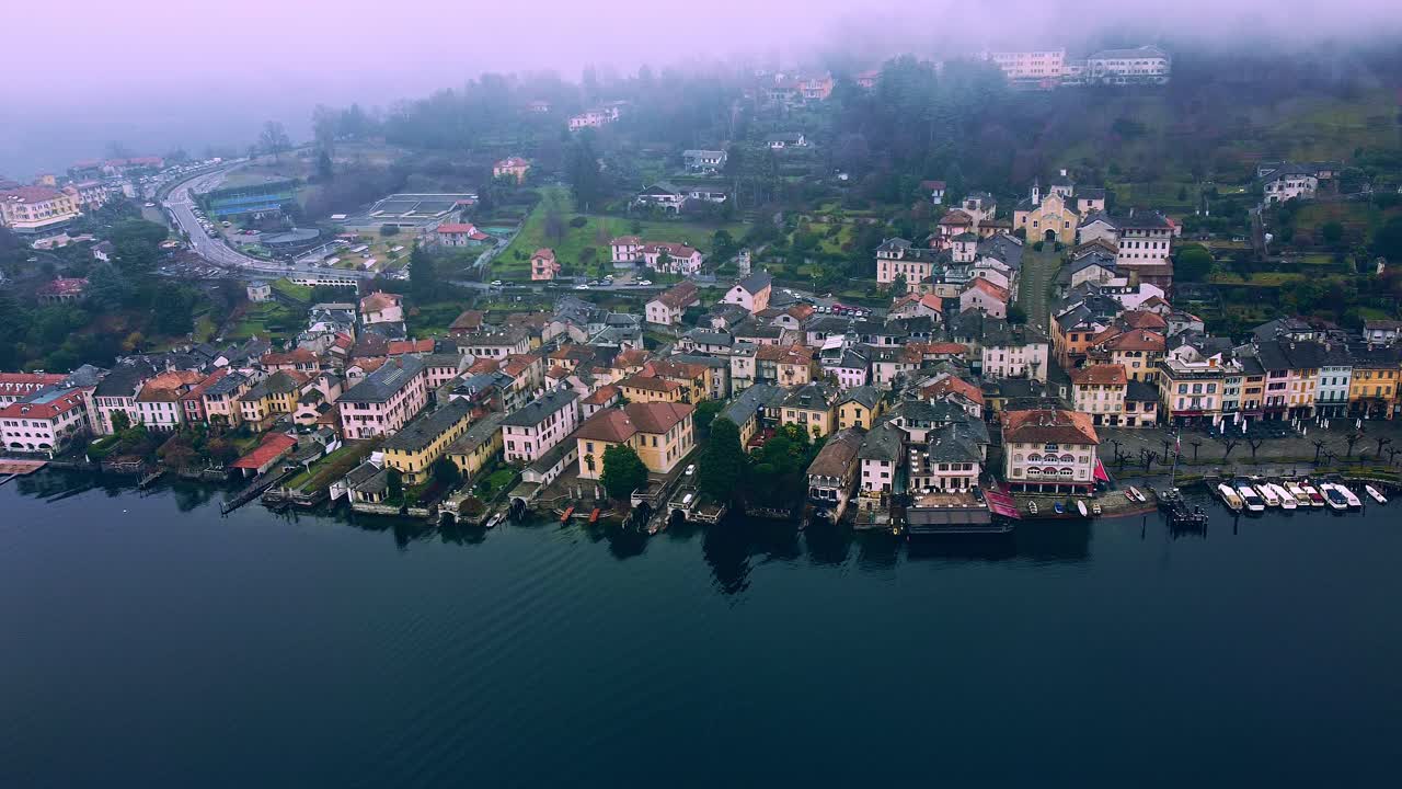 이탈리아 오르타 호수의 오르타 산 줄리오