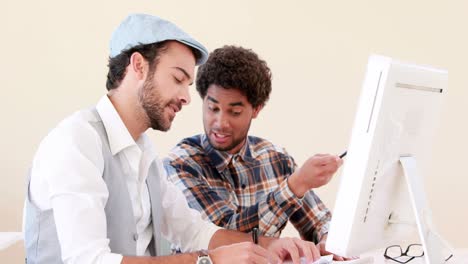 Hipster-smiling-Men-using-computer