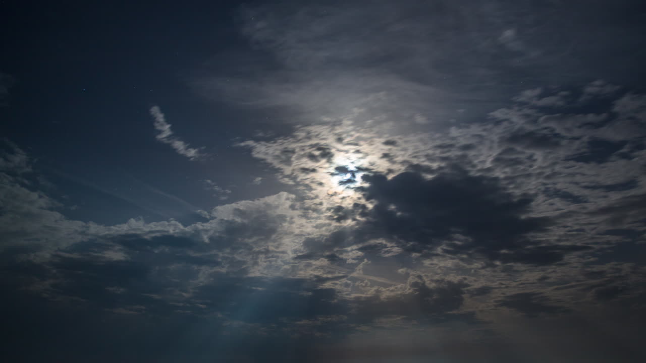 사르디니아 해변 풀문 4k 01