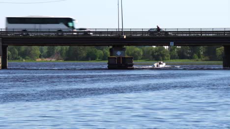 Un-Barco-De-Pesca-A-Vela-Latvija