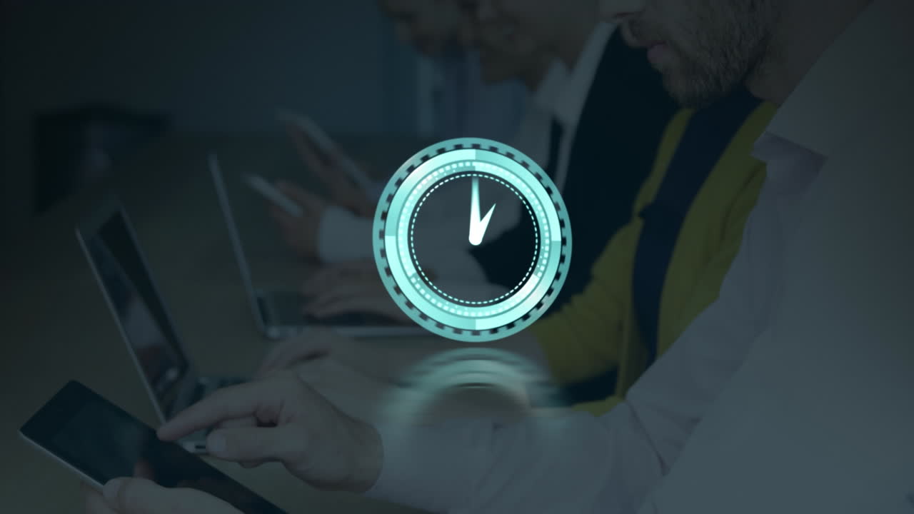 animación de personas de negocios que usan computadoras portátiles