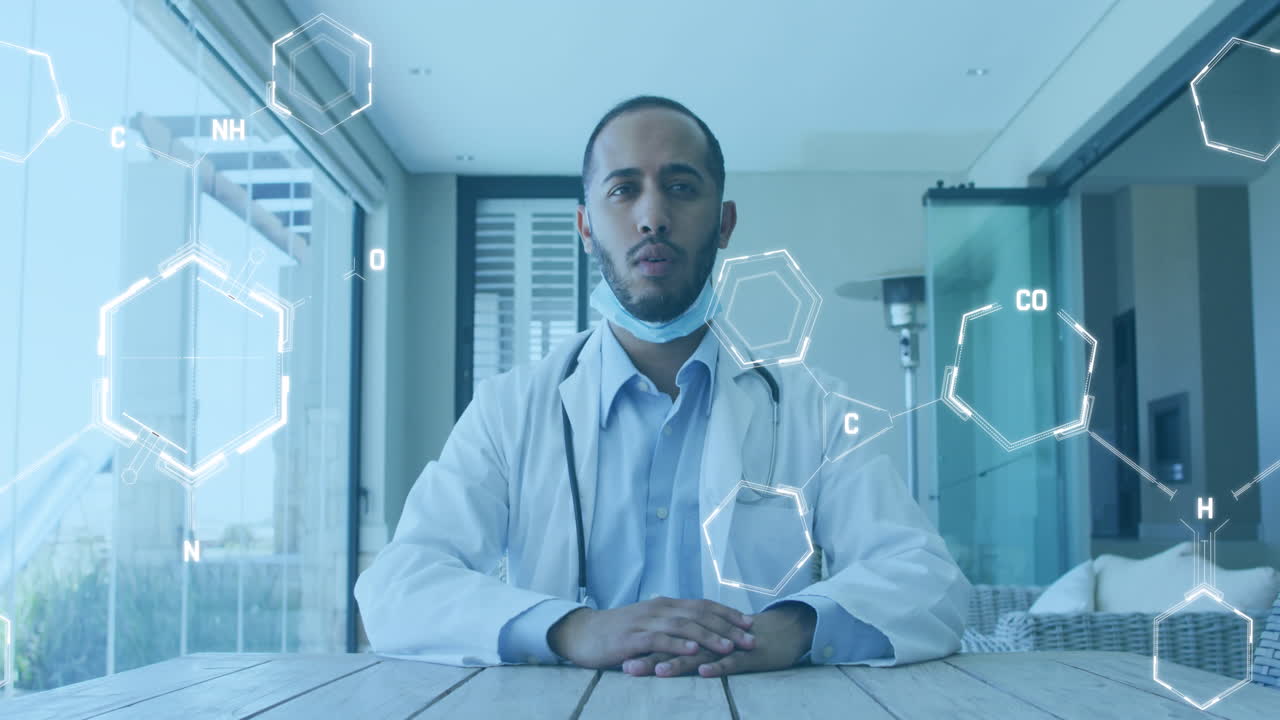 Animazione di strutture chimiche su medico uomo birazziale che indossa una mascherina in videochiamata