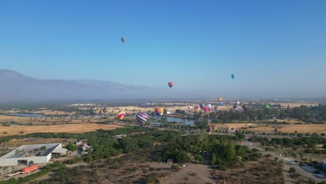 Espectáculo-De-Globos-Aerostáticos-Sobrevolando-Lagunas-En-Chile.