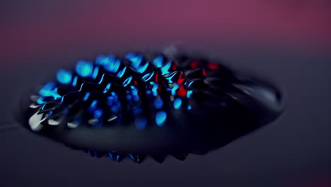 picos de formación de fluidos en una atmósfera abstracta oscura