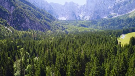 See-Fusine-Superior-Italien-Alpen.-FPV-Drohnenflüge-Aus-Der-Luft.