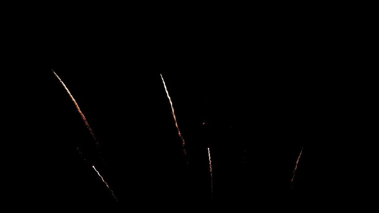 국가 공휴일, 새해 파티 또는 축제 이벤트 중에 밤에 하늘에서 실제 다채로운 불꽃 축제의 4k 원활한 루프