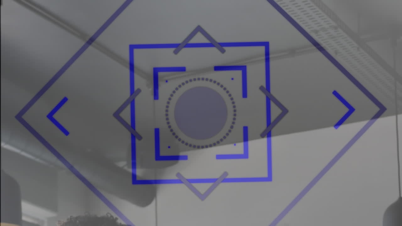 animación de escáner azul giratorio procesando datos a través de cámaras de seguridad en el pasillo