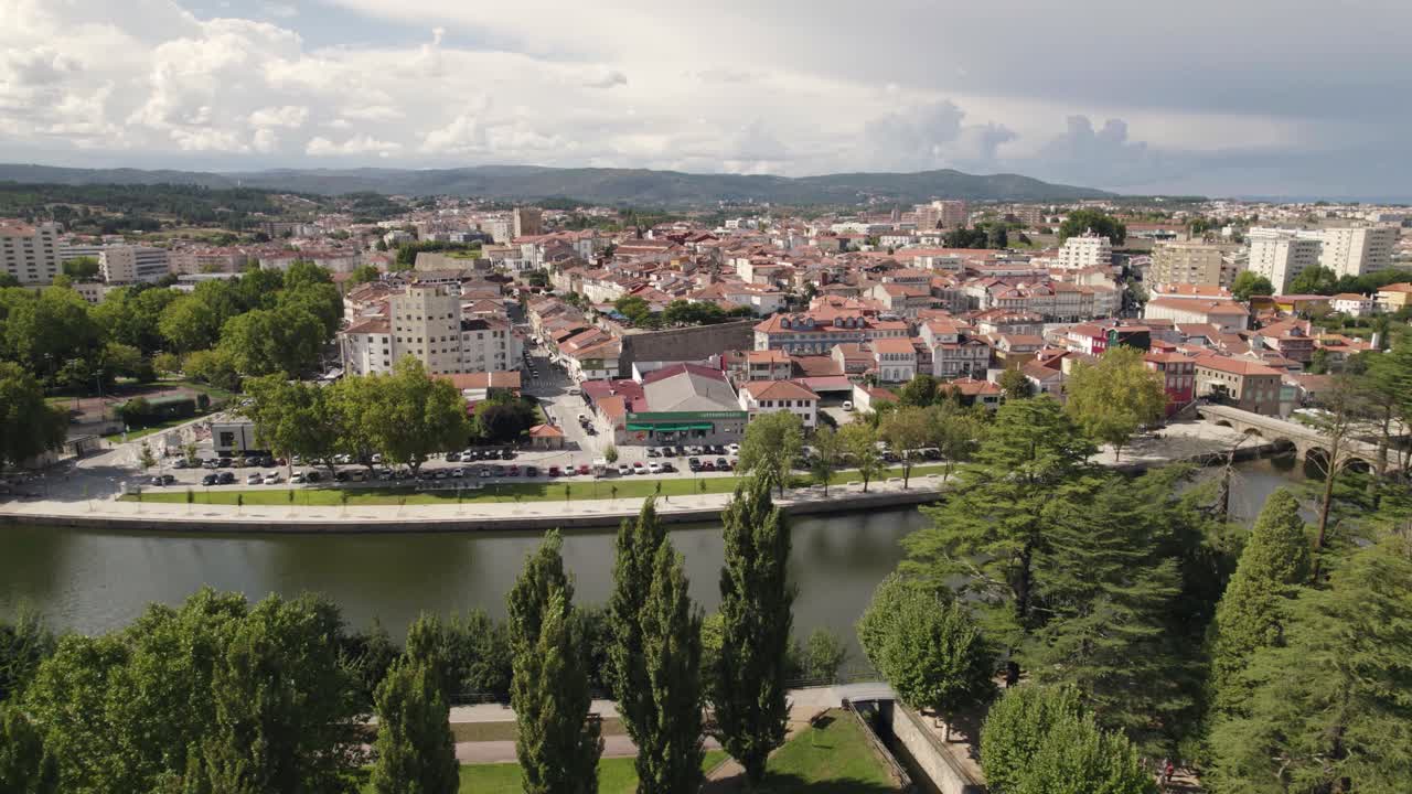 paisaje urbano orbital del pintoresco pueblo portugués, chaves portugal