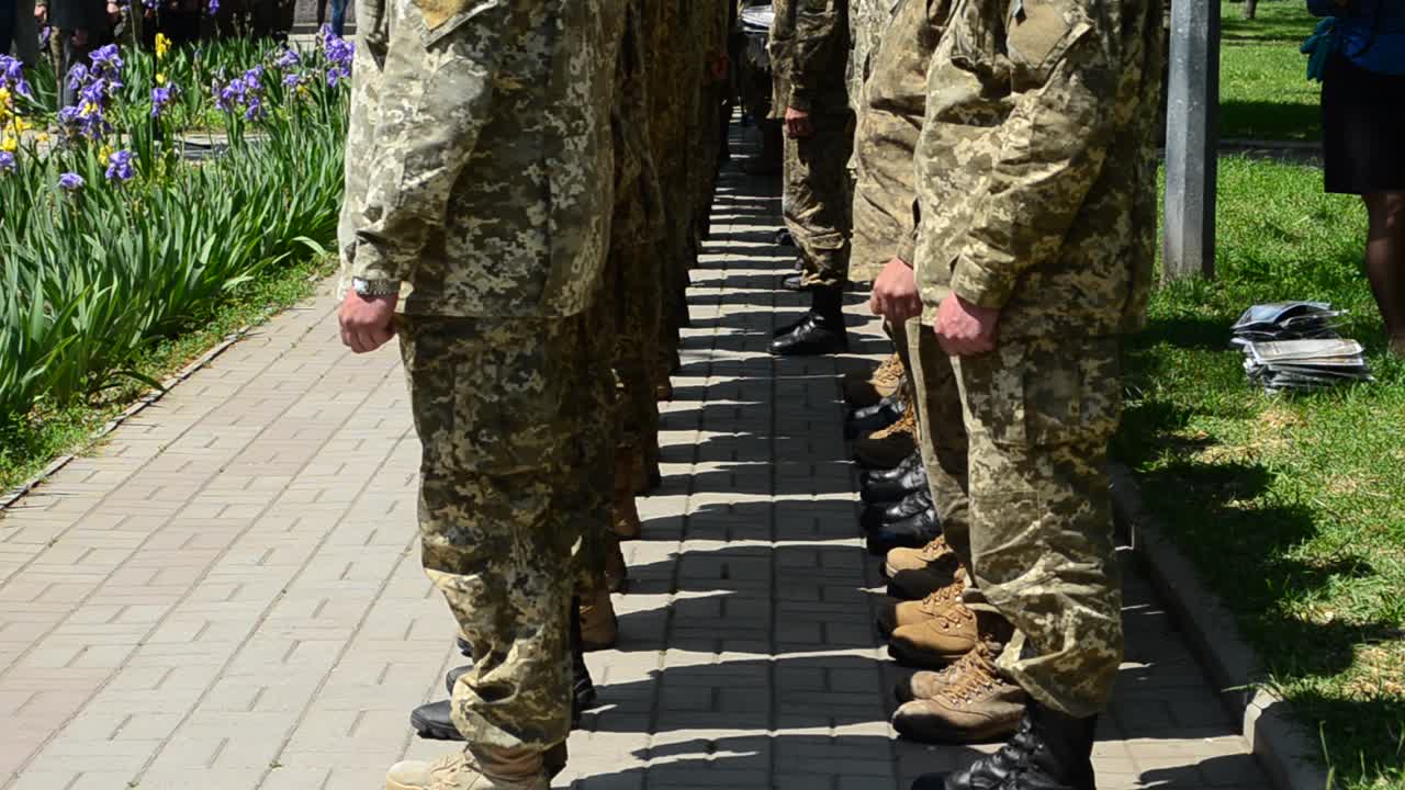 Prestazione del giuramento da parte dei marines, Berdyansk, Ucraina. Soldati in formazione.