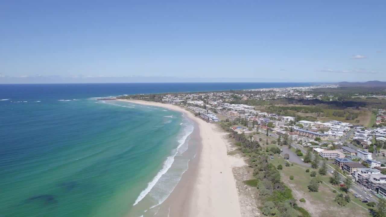 vista aérea de la pintoresca playa de kingscliff en la región de tweed de nsw en australia