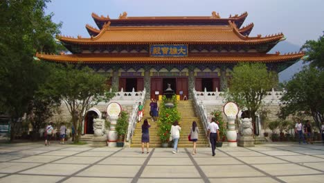 establecimiento de la toma del templo budista de tian tan buda en la isla de lantau, hong kong, china 1