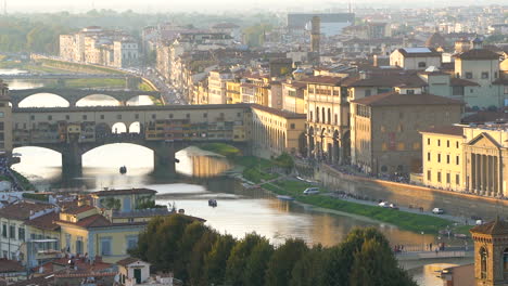 Florence-Skyline---Ponte-Vecchio-Bridge,-Italy