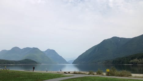 Alouette-lake-south-beach-in-Golden-ears-park,-Maple-Ridge,-BC,-Canada-on-a-cloudy-day