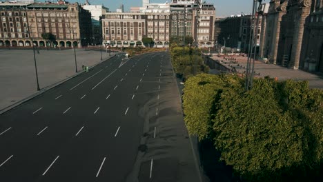 Vista-De-Aterrizaje-Del-Zócalo-De-La-Ciudad-De-México-En-La-Mañana-Con-Calles-Vacías