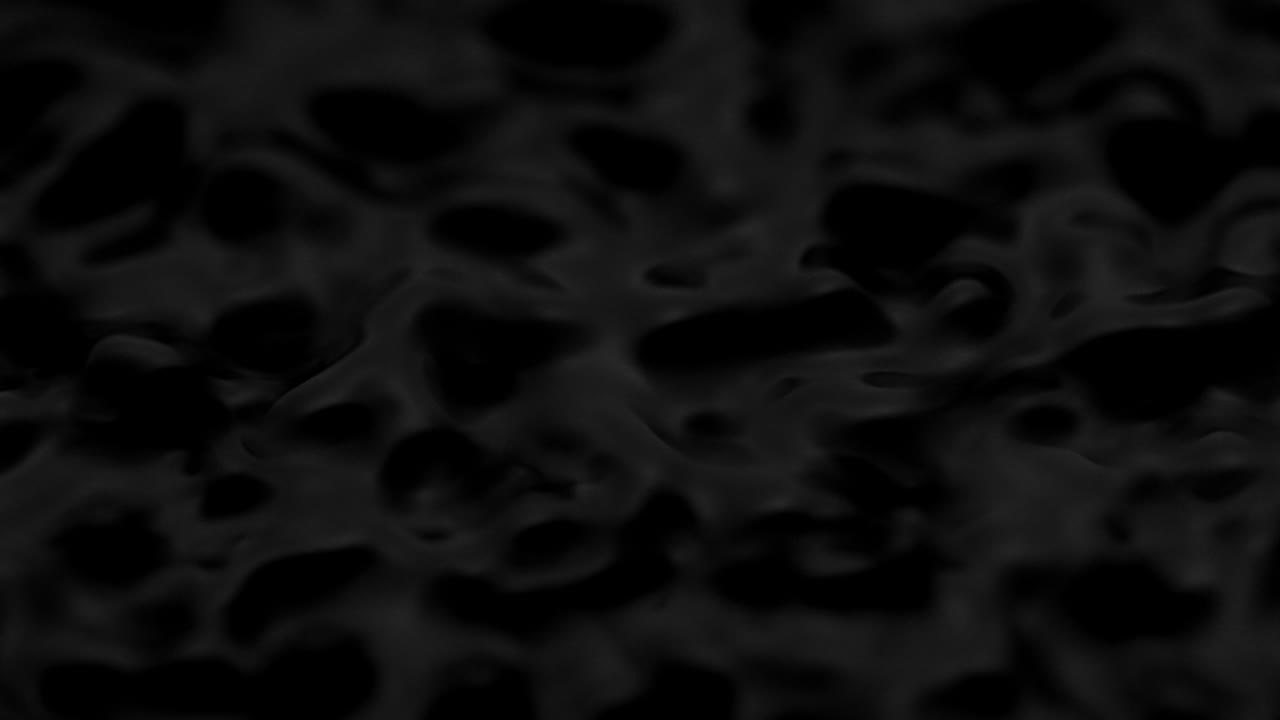 Schizzi e gocce sulla superficie del liquido. Sfondo nero astratto. Vibrazione dell'acqua. 4K slow motion 100 fps, ProRes 422, 10 bit.