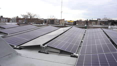 paneles solares ecológicos en una azotea en filadelfia