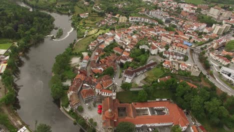 Ciudad-De-Amarante-A-Lo-Largo-Del-Río-Tamega-En-Portugal