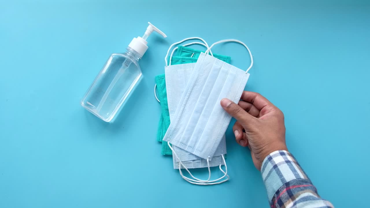 desinfectantes para las manos y máscaras faciales