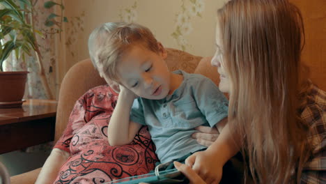 Boy-playing-on-pad-with-mother-and-granmother