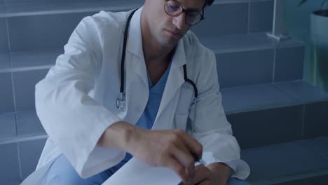 profesional médico que trabaja en un hospital