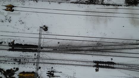 Perspectiva-De-Pájaro-De-Las-Vías-Del-Tren-Durante-El-Invierno