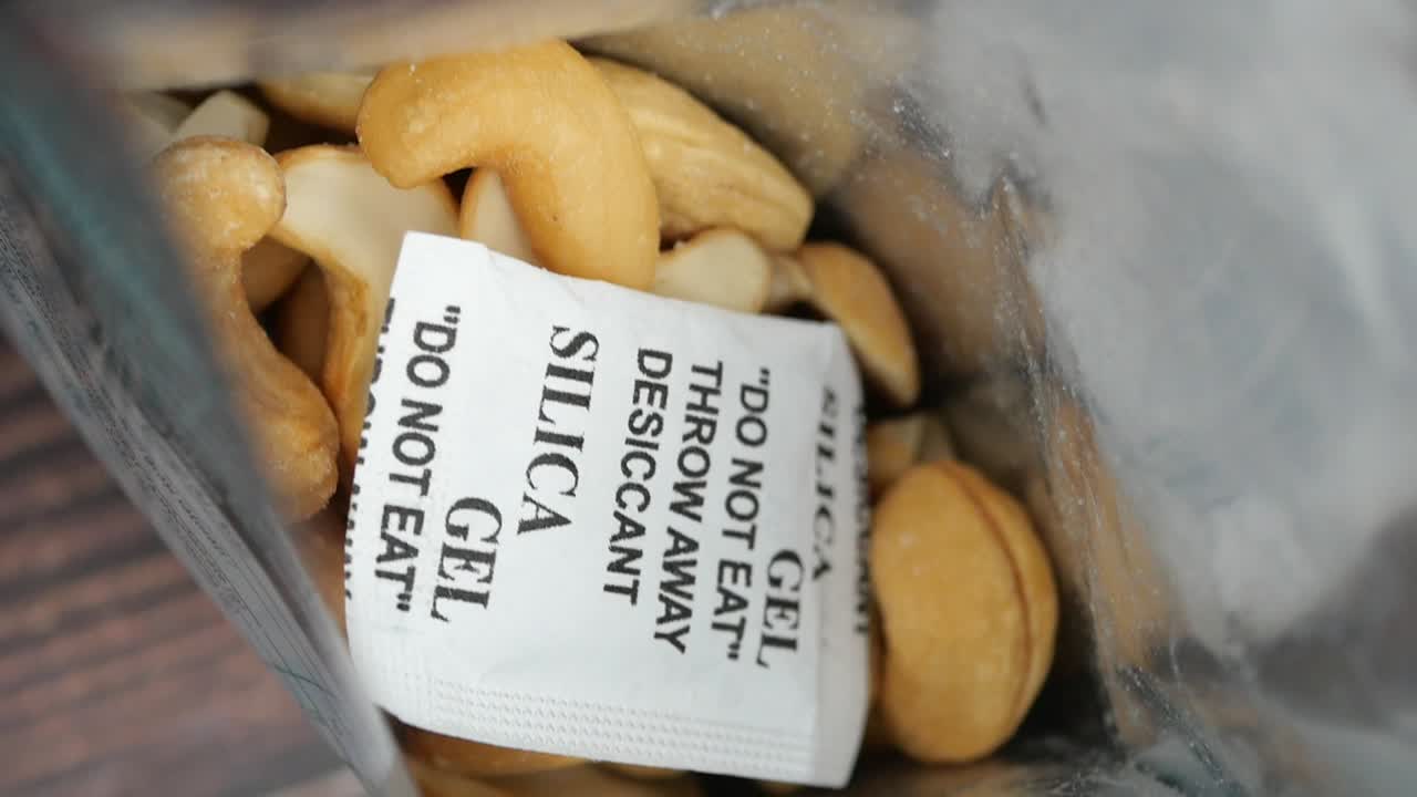 Cashews with Silica Gel Desiccant