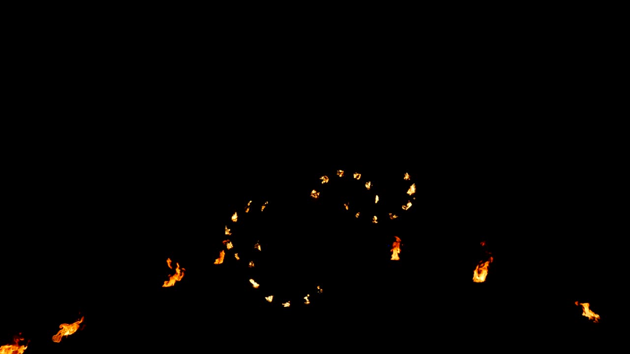 거리에서 두 사람으로부터의 화재 쇼