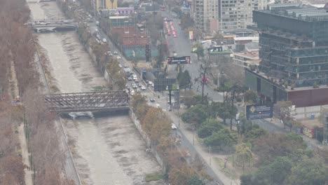 Santiago-De-Chile-Zeitraffer-Im-Mapocho-Fluss