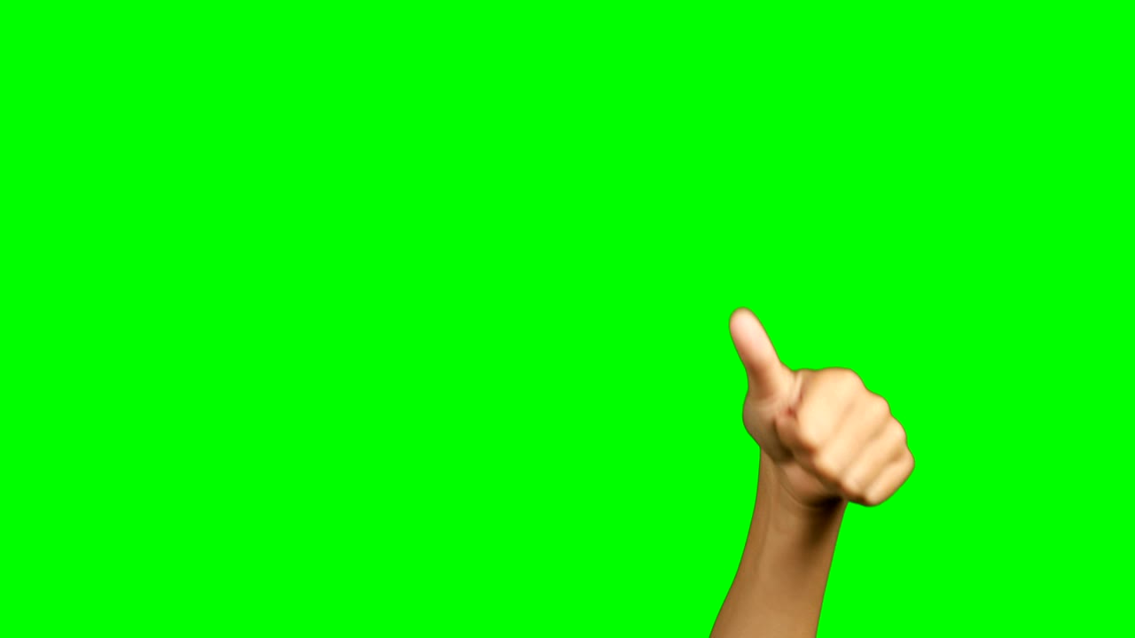 primer plano de un niño haciendo gestos con la mano