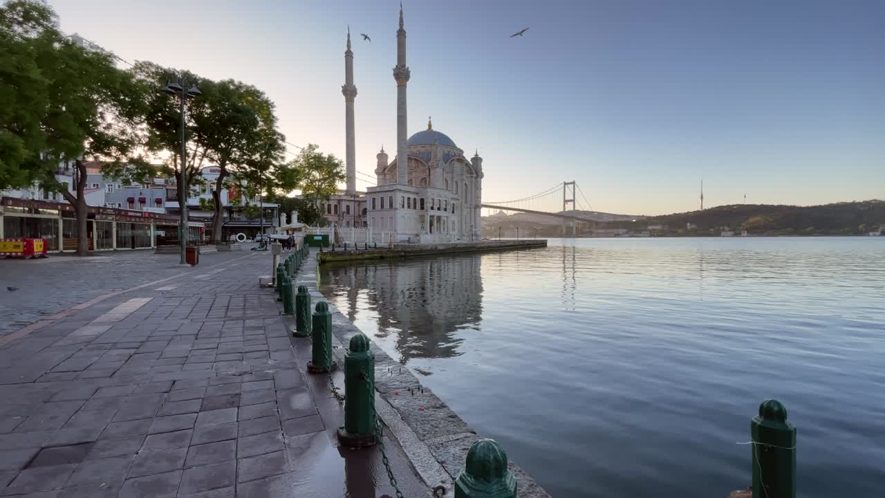 estambul la ciudad de los sueños. ortakoy distict y vista del bósforo.