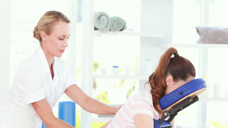 Physiotherapist-doing-back-massage-to-her-patient