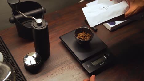 measure precise weight of coffee beans before grind and brew procedure