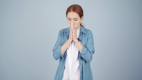 Woman-covering-mouth-and-nose-while-sneezing.