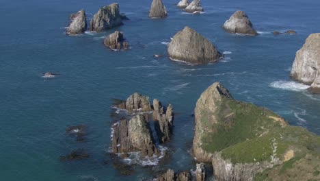 Fliegen-über-Den-Wunderschönen-Nugget-Point-In-Neuseeland---Aus-Der-Luft