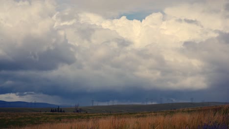 capturando los cielos de kamloops: impresionante lapso de tiempo desde el comienzo del sendero de mara loop