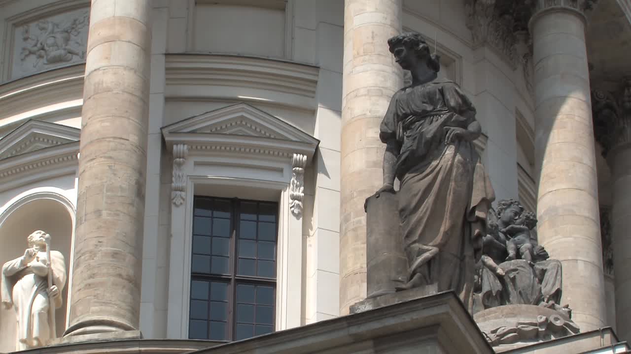 gendarmenmarkt, französischer dom, berlin, germany-2에 있는 프리드리히슈타트의 프랑스 대성당 외관의 중간 샷