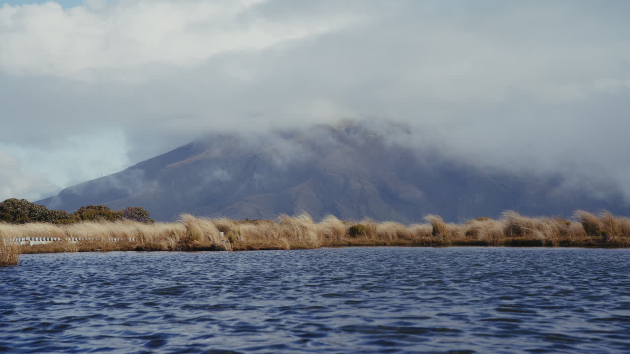 산악 호수 풍경