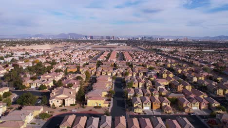 Vista-Aérea-De-Los-Barrios-Residenciales-De-Summerlin-Y-Spring-Valley-De-Las-Vegas,-Nevada,-EE.UU.