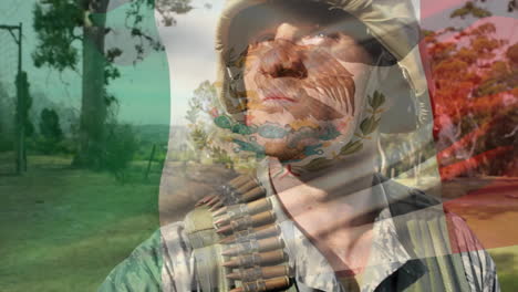 composición digital de ondear la bandera de méxico contra un soldado con un arma en el campamento de entrenamiento